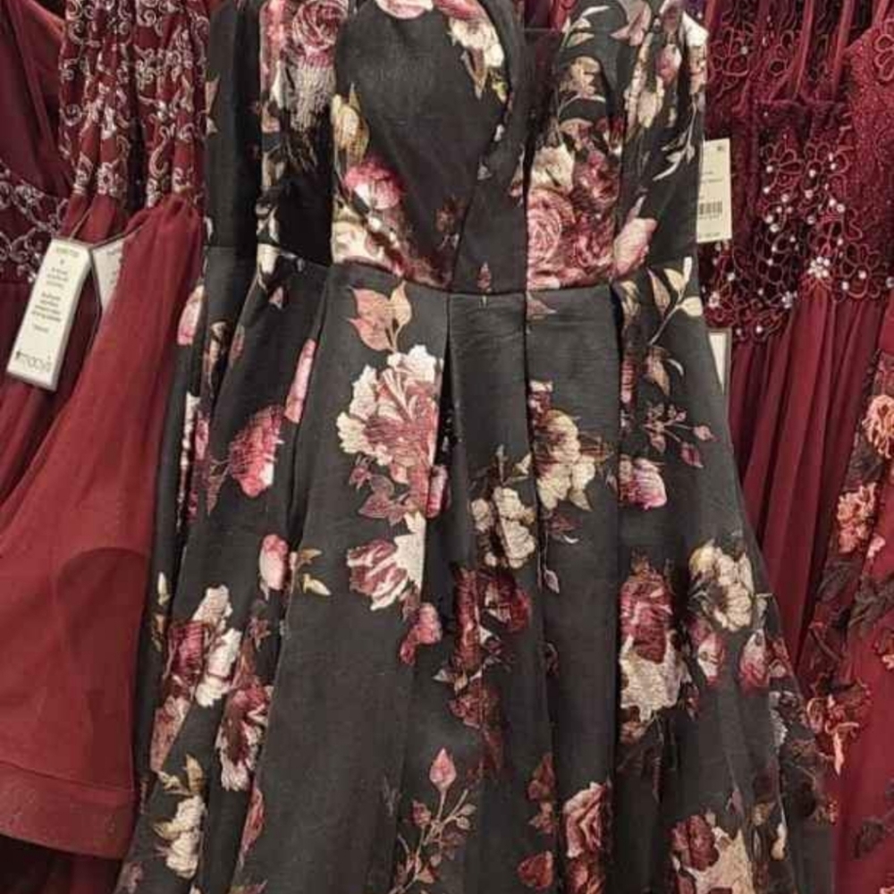 Nwt Floral Ball Gown Juniors Prom Dress Red Black Roses Metallic